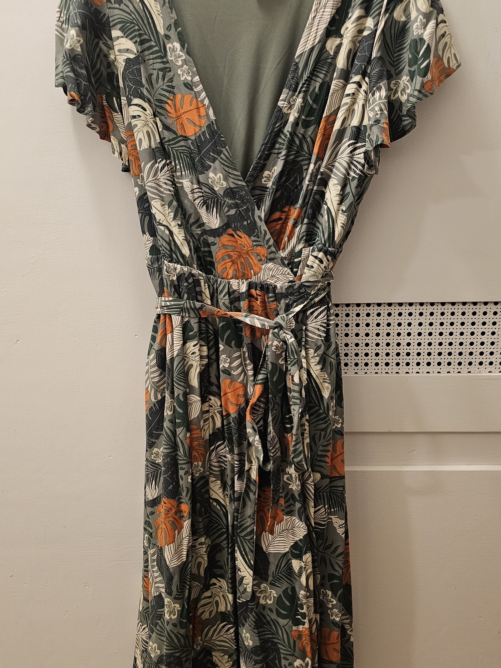 Her Universe Jurassic Park Tropical Wrap Dress with Pockets - Picture 5 of 8